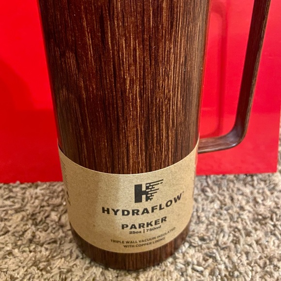 Brand New Mug… keeps drinks cold and hot for hours! - Picture 1 of 3